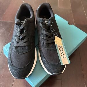 TOMS women’s travel lite retro sneakers 8.5 NEW